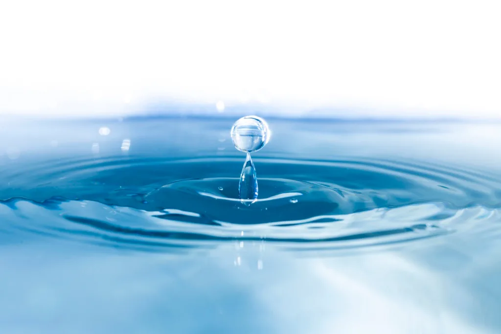 imagem de uma gota d'água azul.