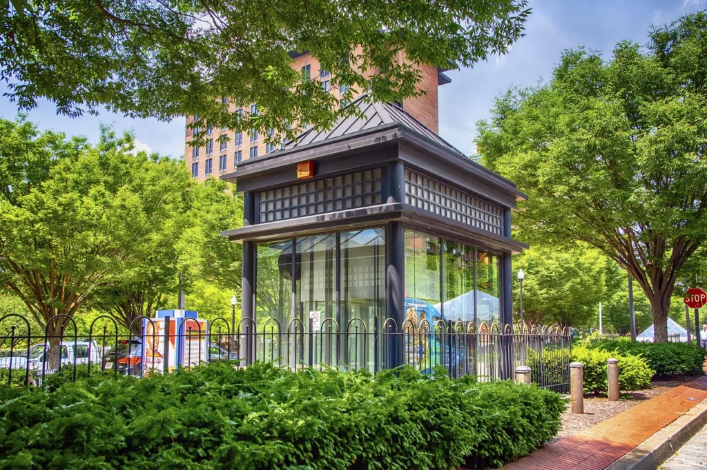 Área externa  do hospital Johns Hopkins.