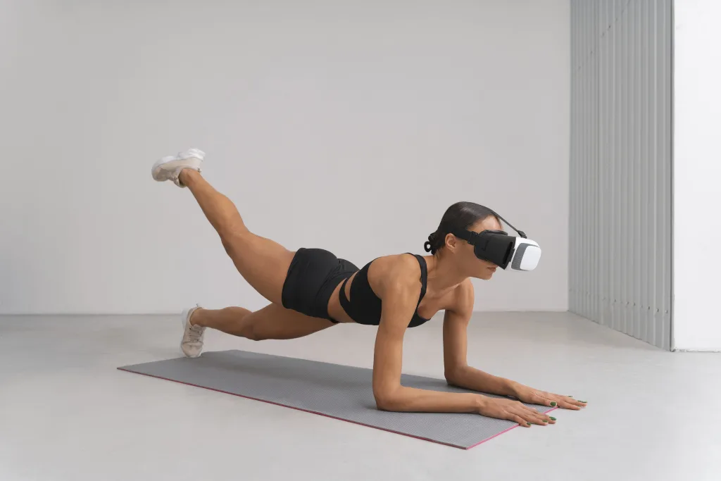 uma jovem praticando exercícios isométricos, usando oculos de realidade virtual.