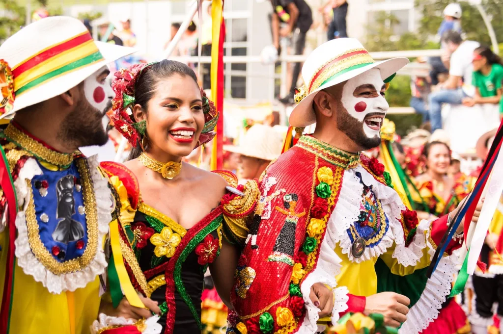 casal fantasiado na festa de tradição.