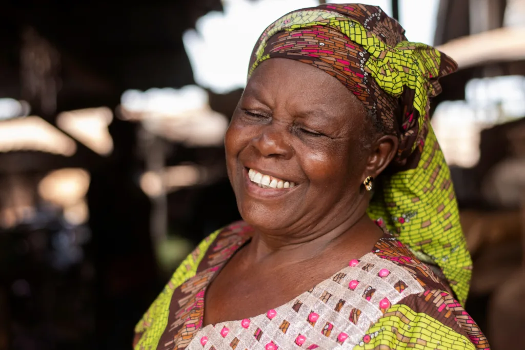 mulher idosa afrodescendente