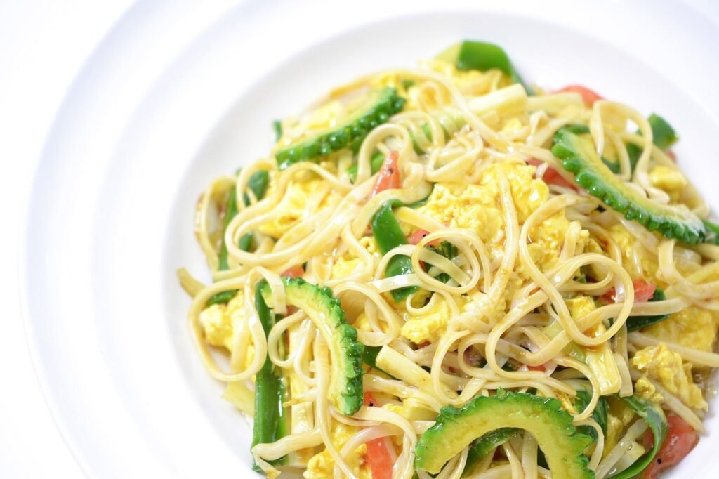 prato de massa com melão amargo.