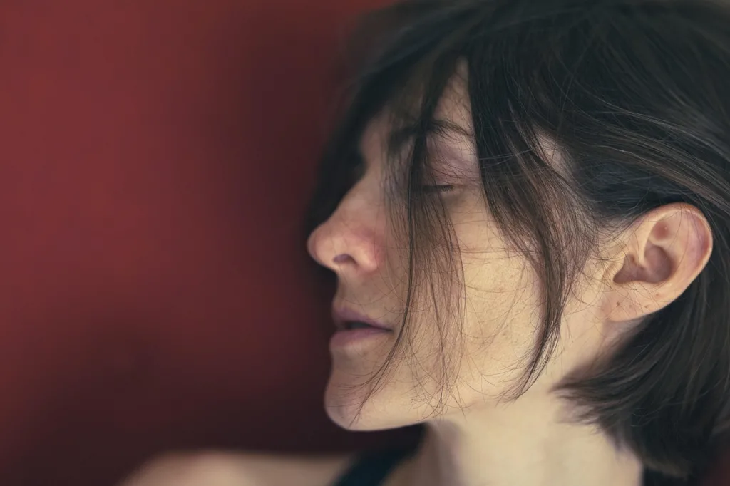 mulher com sintomas de depressão.