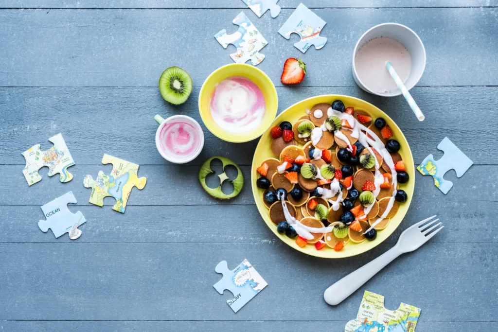 prato de comida infantil  , colorido.