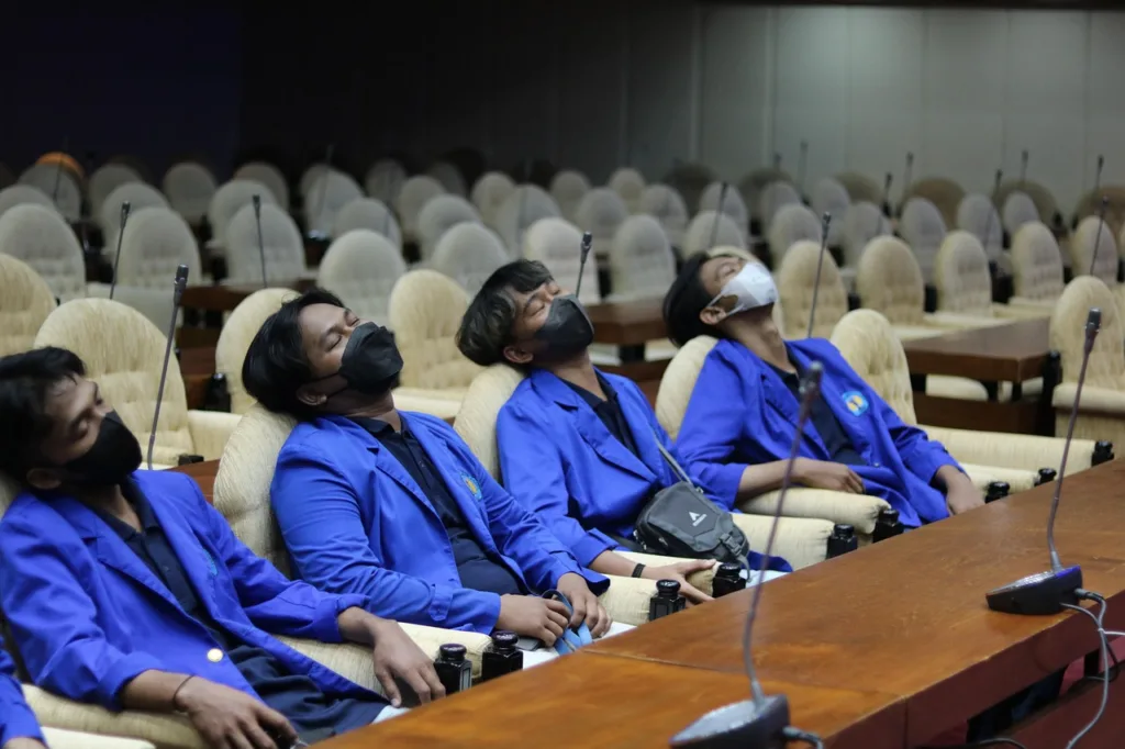 grupo de pessoas participando de um estudo da qualidade do sono.